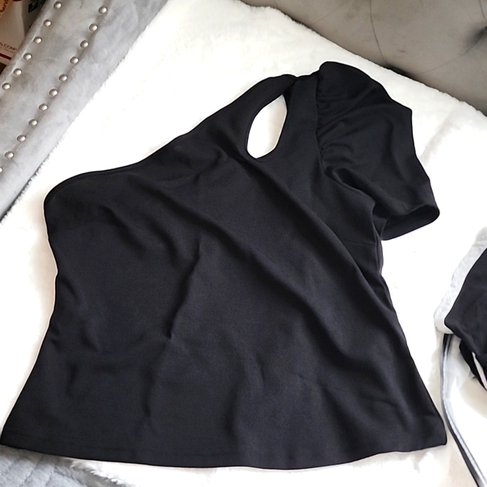 One Sholder W/Cut Out